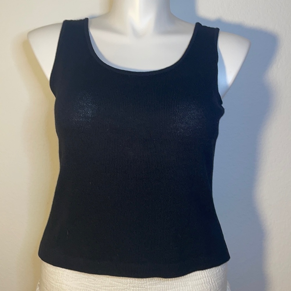 St. John Basics Black Santana Knit Scoop Neck Shell sz M